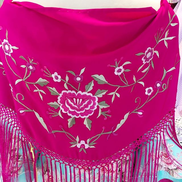 Mantoncillos bordados, nuevos.