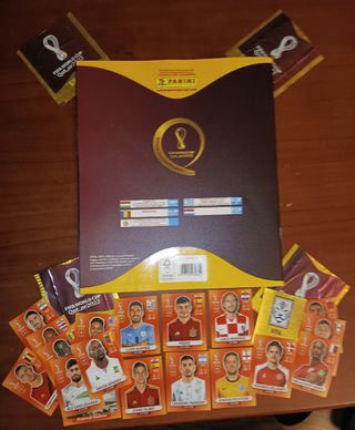 LOTE ALBUM MUNDIAL QATAR 2022 CROMOS PANINI