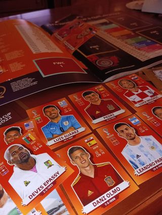 LOTE ALBUM MUNDIAL QATAR 2022 CROMOS PANINI