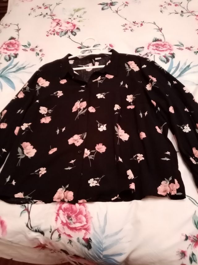 Camisa negra talla 38.