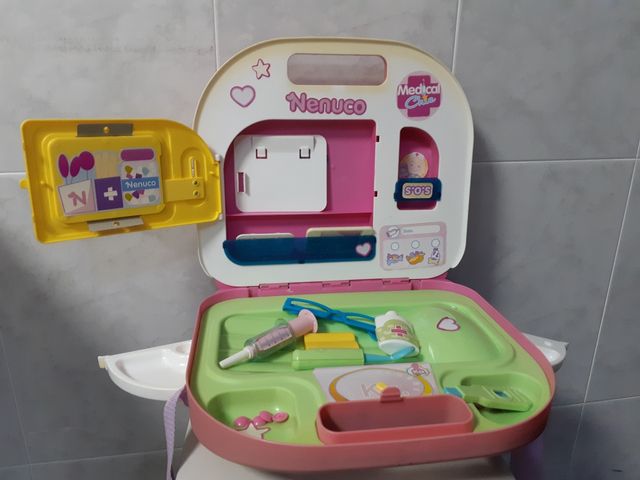 maletín médico nenuco de segunda mano por 15 EUR en Zaragoza en