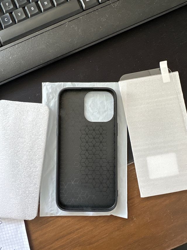 Funda y protector templado IPhone 14 Pro Max