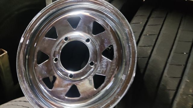 llanta LADA NIVA o SUZUKI