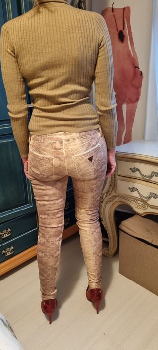 PANTALÓN DE GUESS 