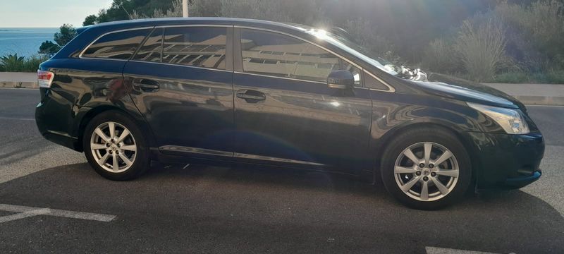 Toyota Avensis 2009 - foto 1