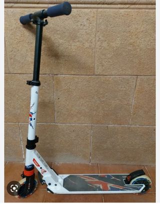 Patinete de dos ruedas 