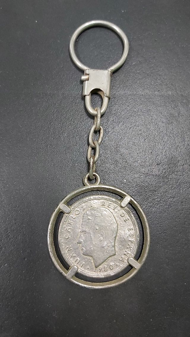 Llavero con moneda 5 y 50 Pesetas Mundial 82