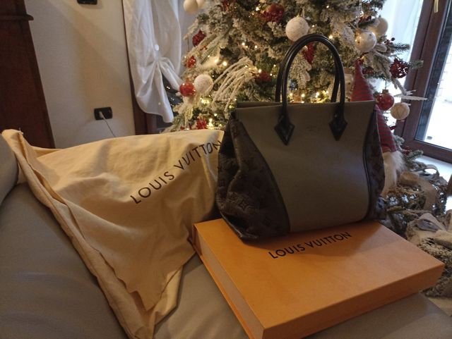 V Tote Louis Vuitton