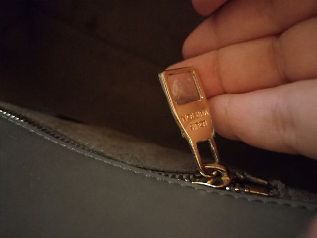 V Tote Louis Vuitton