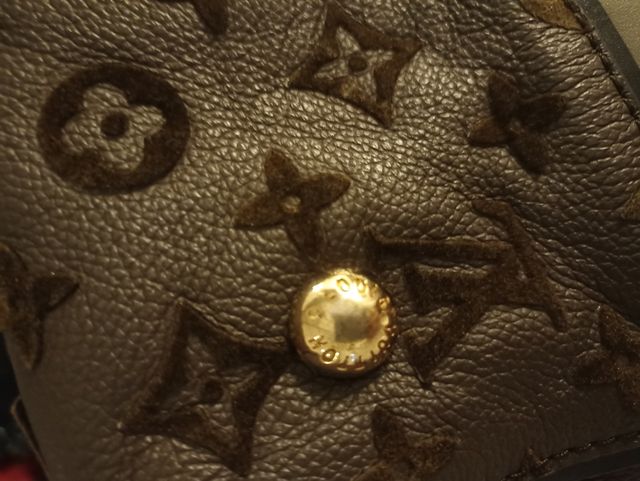 V Tote Louis Vuitton