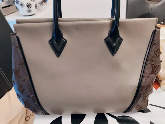 V Tote Louis Vuitton