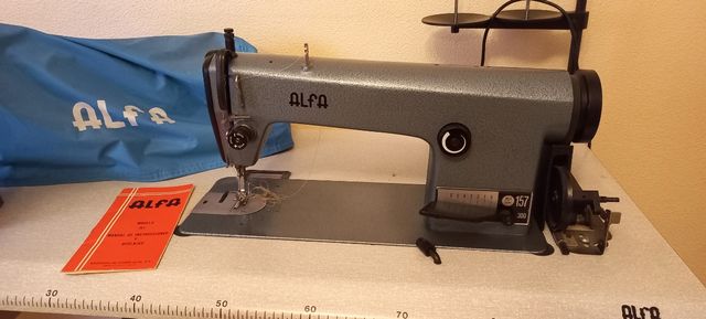 Máquina de coser Alfa