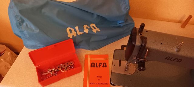 Máquina de coser Alfa