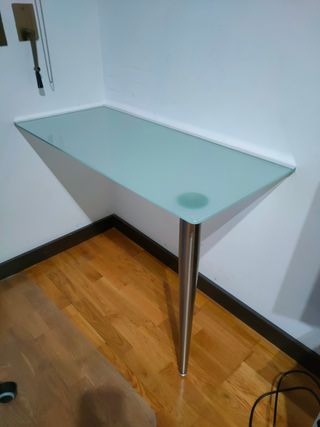 Mesa esquinera de cristal