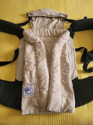 Mochila Ergobaby con reductor.