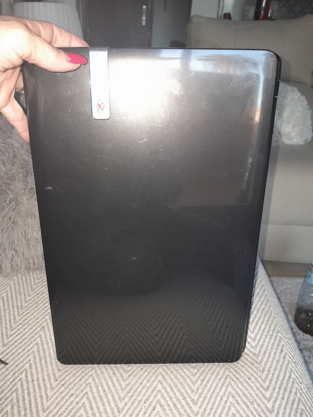 ordenador  apenas usado con funda y  cable