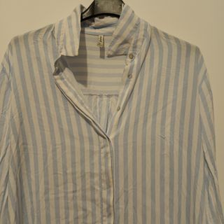 Camisa Stradivarius azul claro