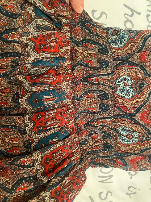 Vestido muy bonito y colorido talla S aunque da ma