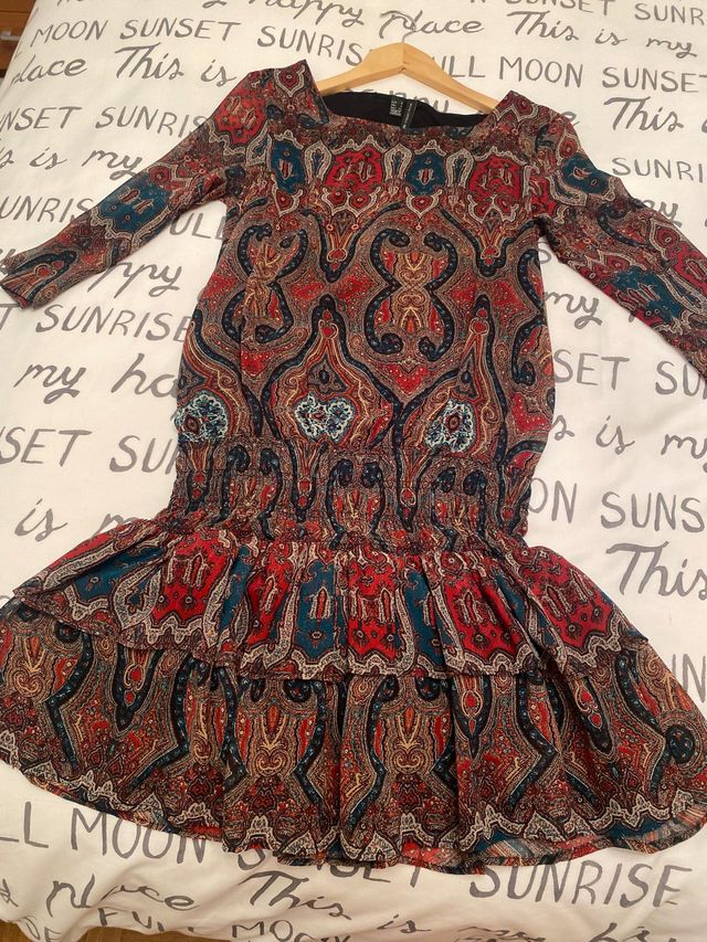 Vestido muy bonito y colorido talla S aunque da ma