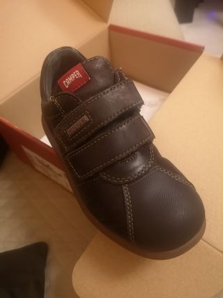 Zapatos Camper talla 29.