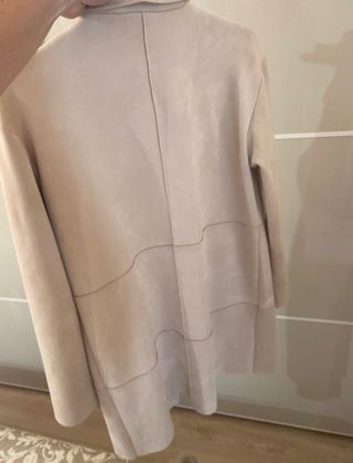 Trench abrigo crudo efecto piel