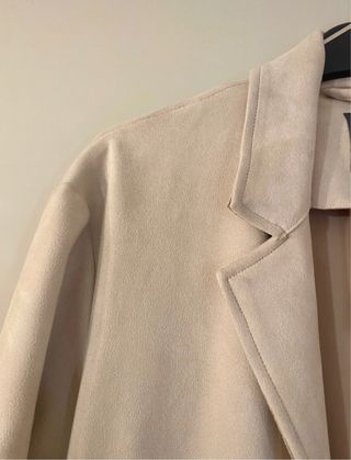 Trench abrigo crudo efecto piel