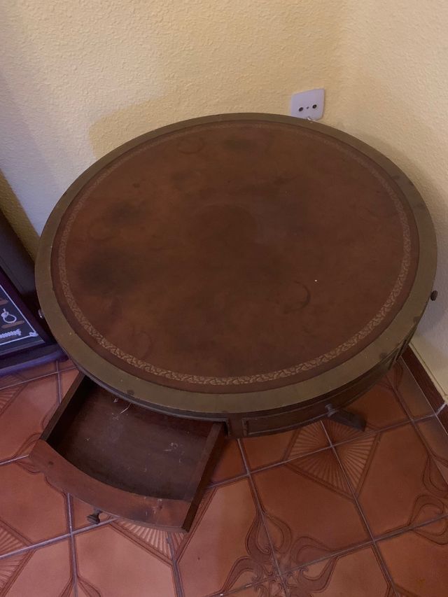 Mesita antigua para jugar a las cartas