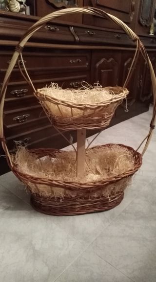 Cesta nueva de mimbre para decoración
