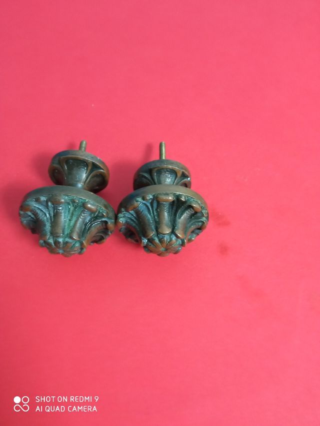 Antiguos tiradores de bronce