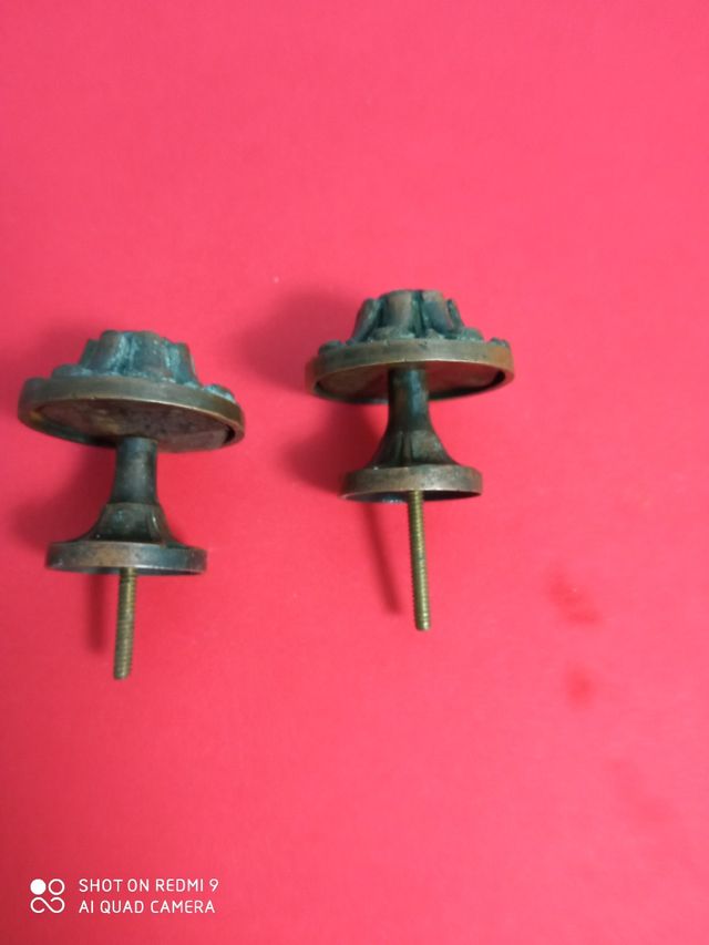 Antiguos tiradores de bronce