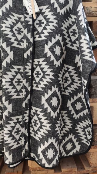 79,99-Capa/Kimono/Poncho Vero moda a estrenar.