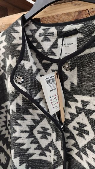 79,99-Capa/Kimono/Poncho Vero moda a estrenar.