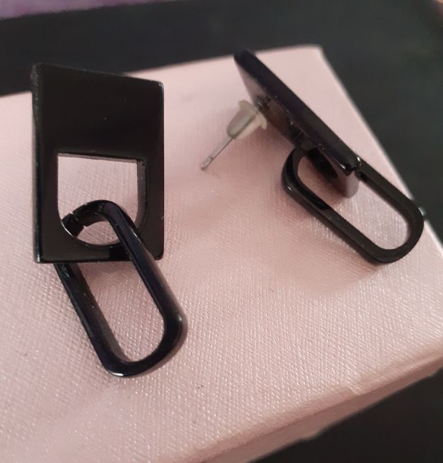 orecchini neri leggeri geometrici nuovi