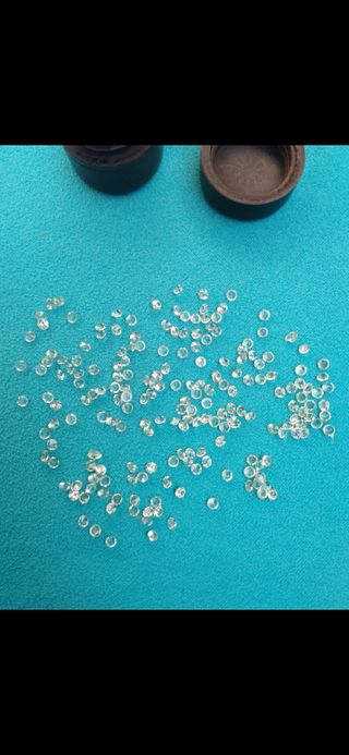200 Brillantes como Diamantes de "" 1mm ""