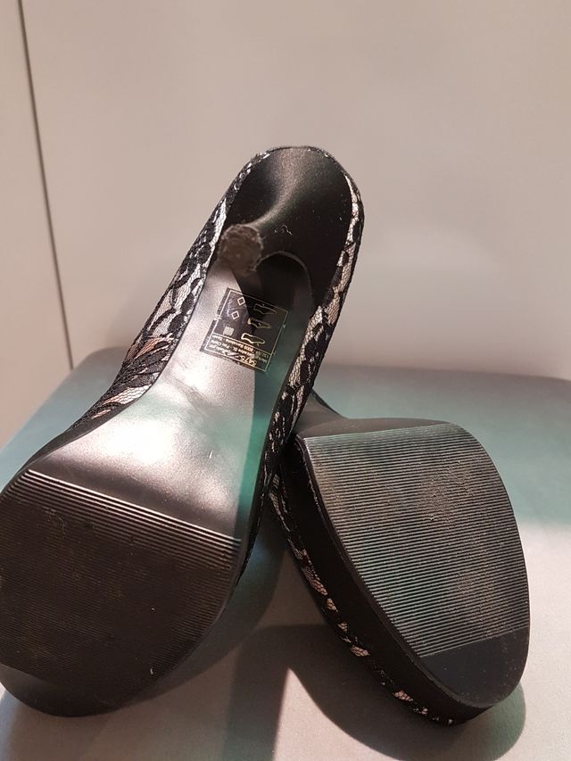 Zapato de tacón encaje negro Talla 40