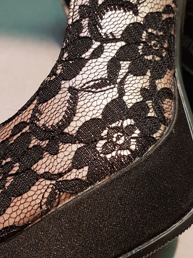 Zapato de tacón encaje negro Talla 40