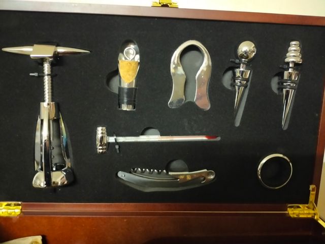 juego de accesorios de vino con caja