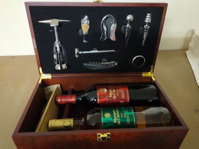 juego de accesorios de vino con caja
