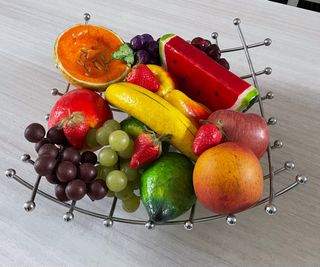 Centro tavola con frutta finta