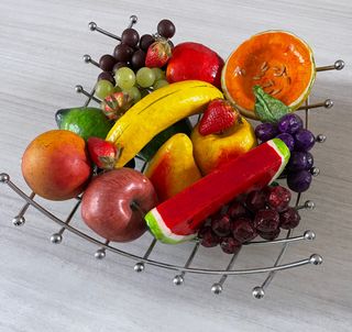 Centro tavola con frutta finta