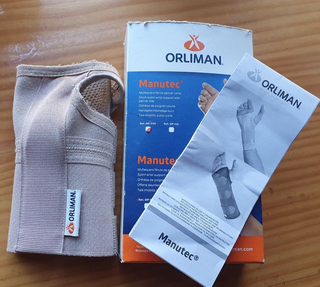 Pulseira esquerda, tala palmar curta