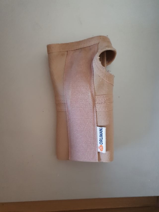 Pulseira direita, tala palmar curta