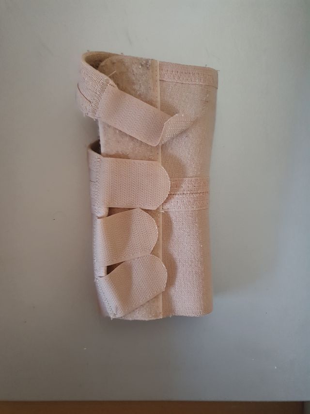 Pulseira direita, tala palmar curta