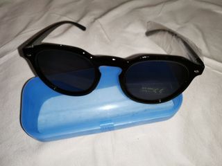 Gafas de sol de estilo clásico. NUEVO sin usar.