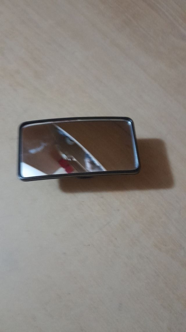 SPECCHIETTO CON VENTOSA