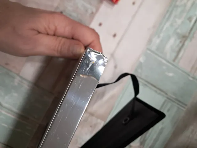 Marco portafotos plateado.