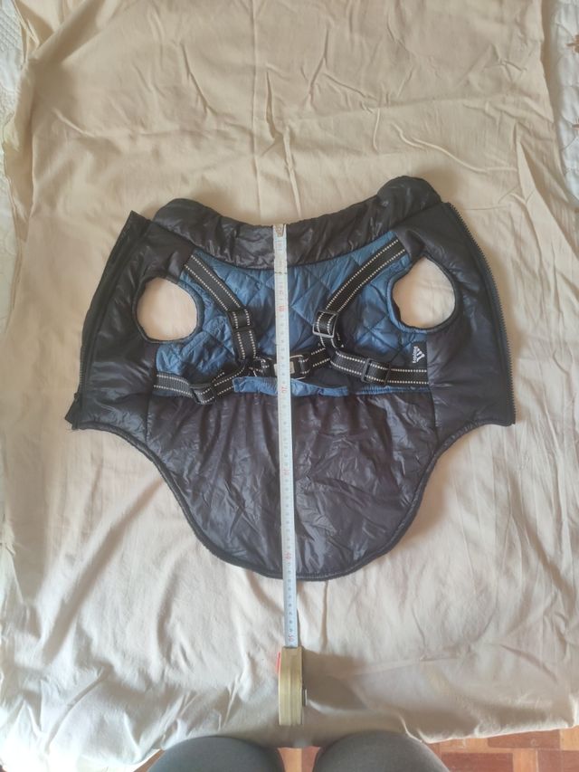 Cappottino medio per cani con imbracatura integrata