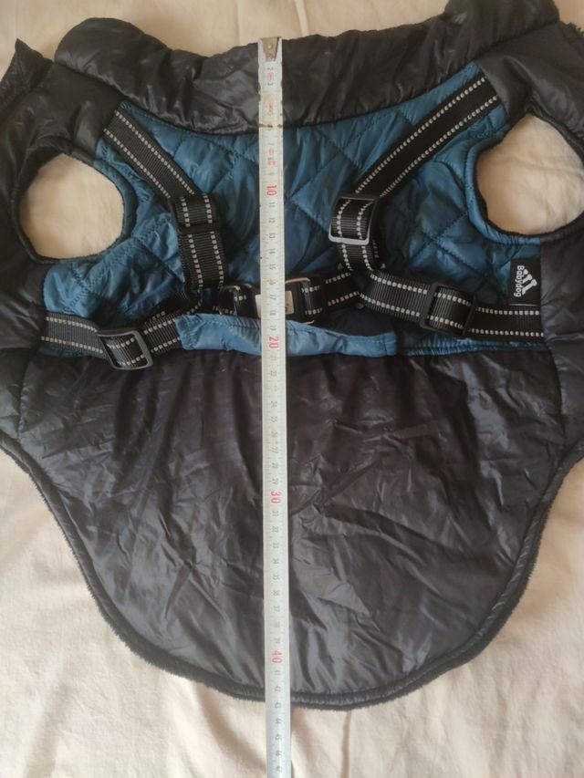 Cappottino medio per cani con imbracatura integrata