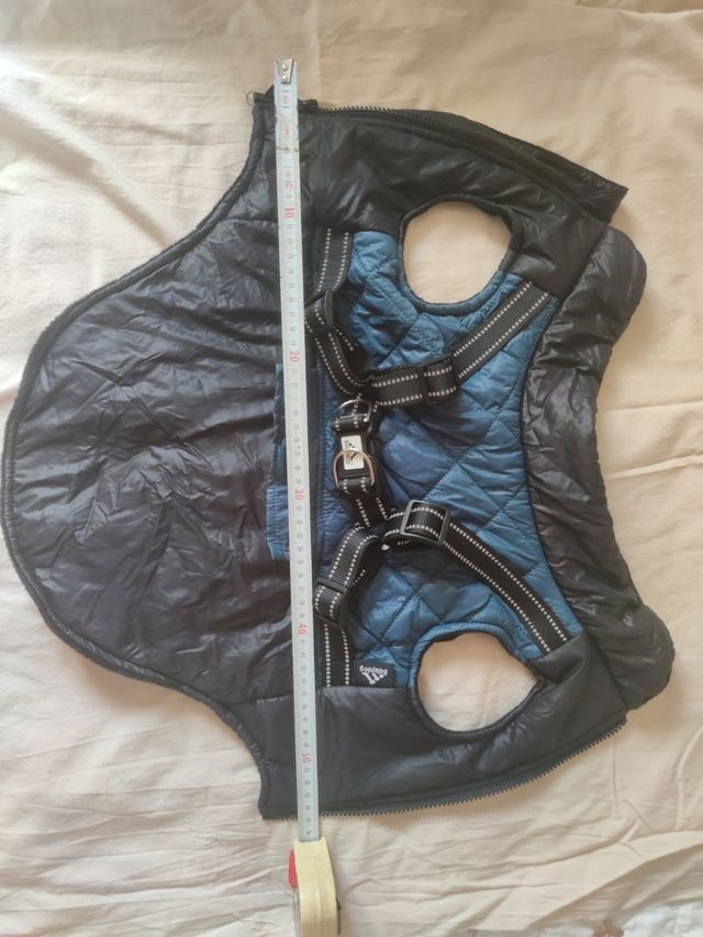 Cappottino medio per cani con imbracatura integrata