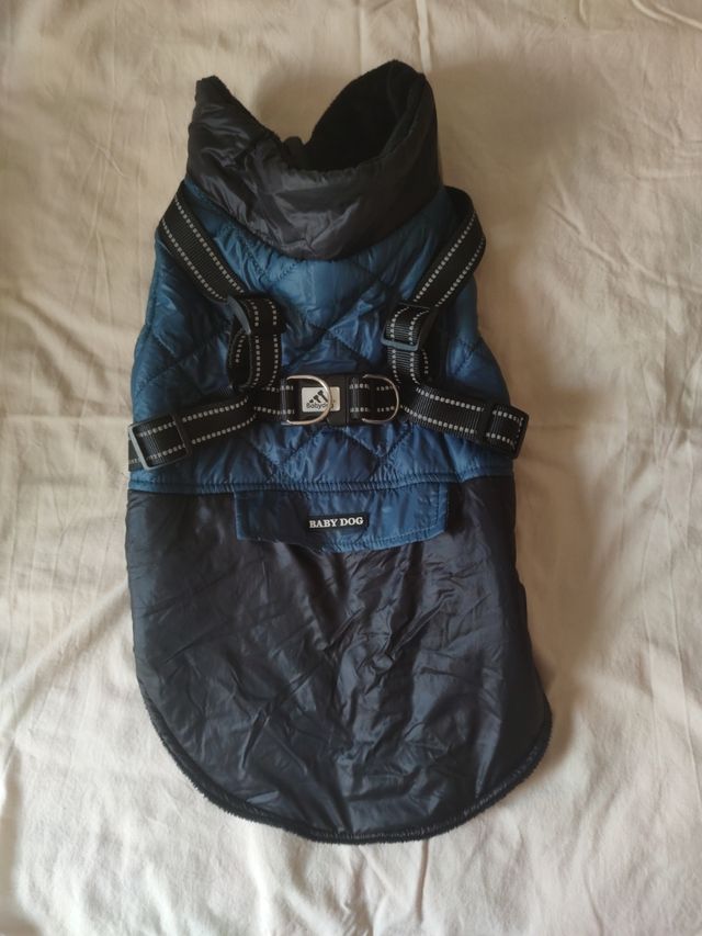 Cappottino medio per cani con imbracatura integrata